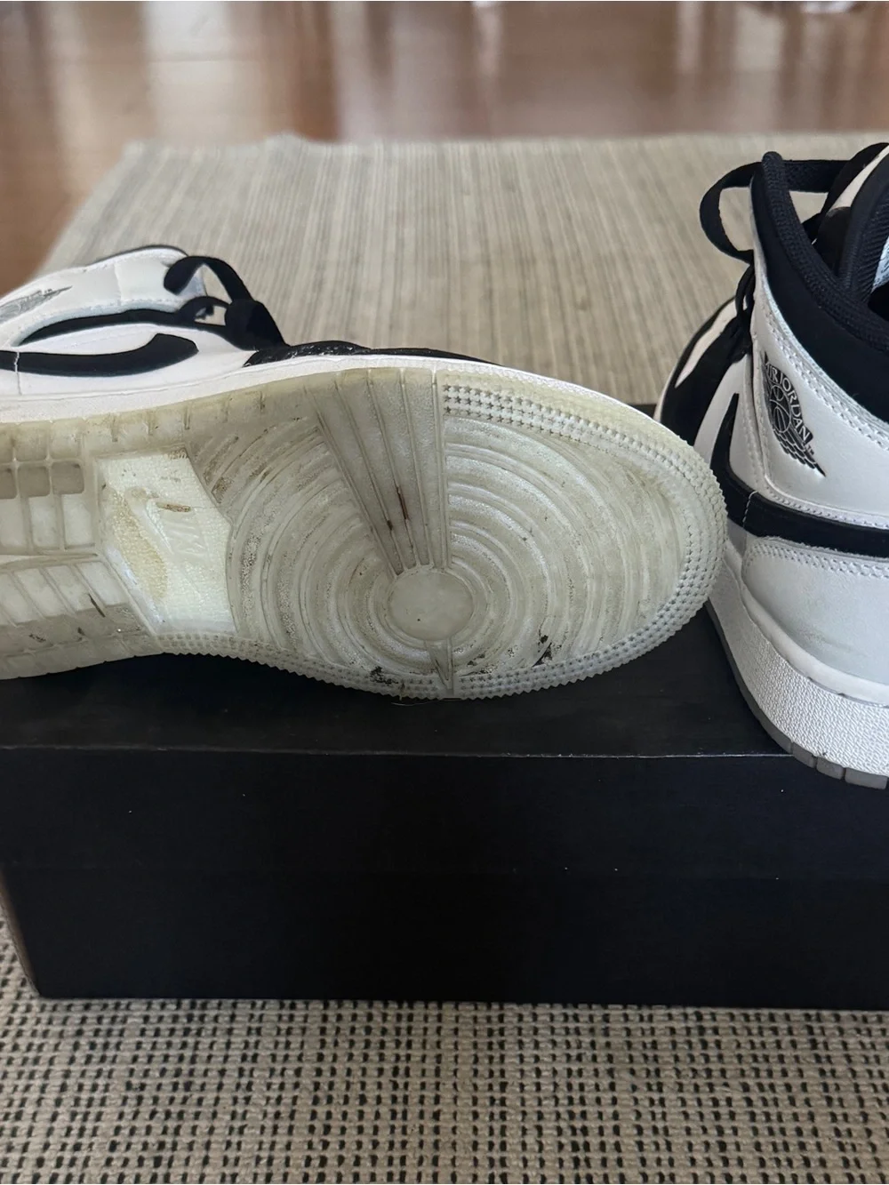 Nike Air Jordan 1 Mid SE Diamond White and Black (GS)